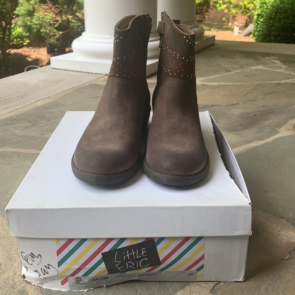 Short Western Style boots With Metallic Studs - Picture 8 of 9